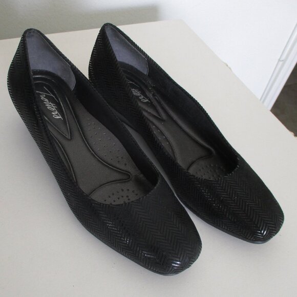 Trotters "Lauren" Womens Black Textile Herringbone 1.25" Wedge Loafer - Size 8M - Picture 2 of 10